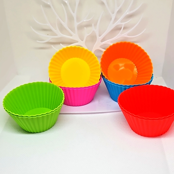 12 Silicone Baking Cups!  Two each of 6 different colors! - Picture 3 of 5